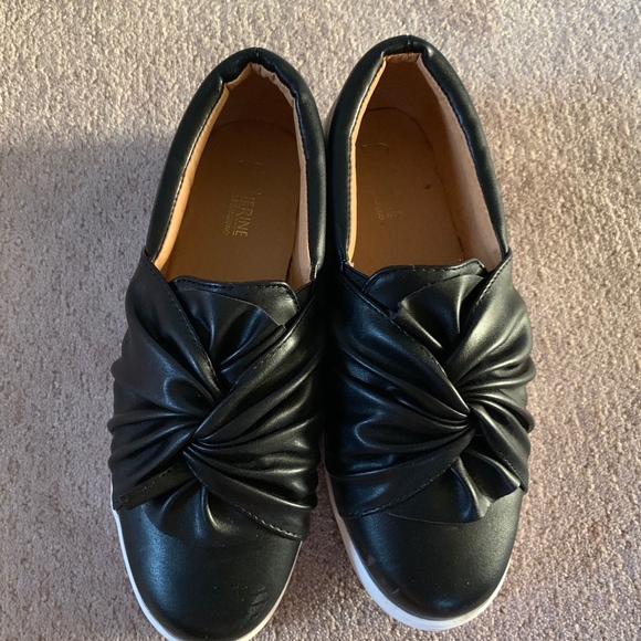 Catherine Malandrino Shoes - Catherine Malandrino Black Shoe Size 7